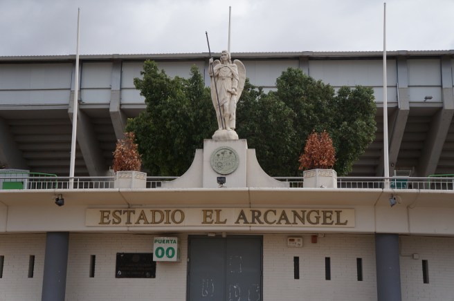 Estadio arcangel statue